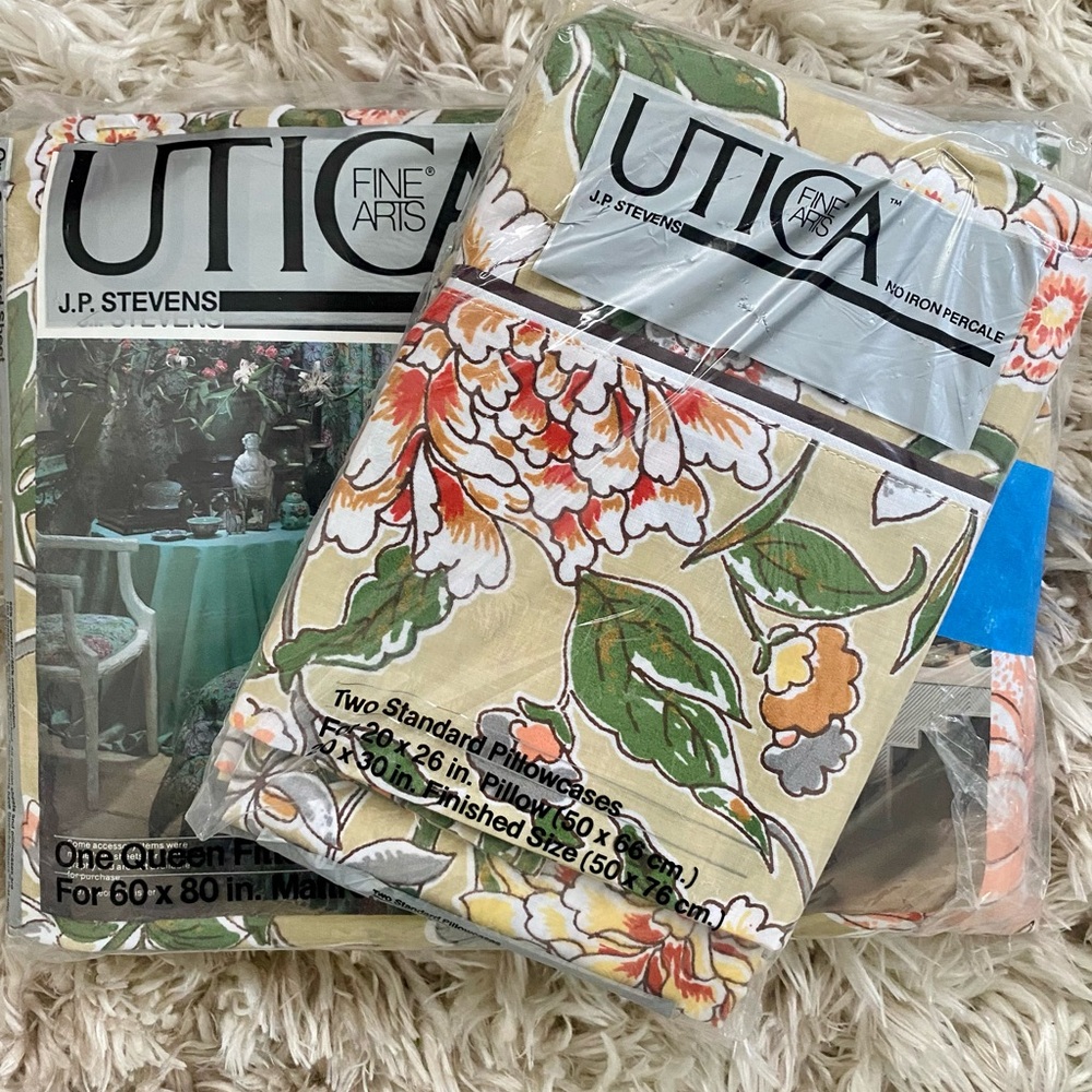 Vintage Utica Fine Arts Queen Fitted Sheet and Set of Standard Pillowcases